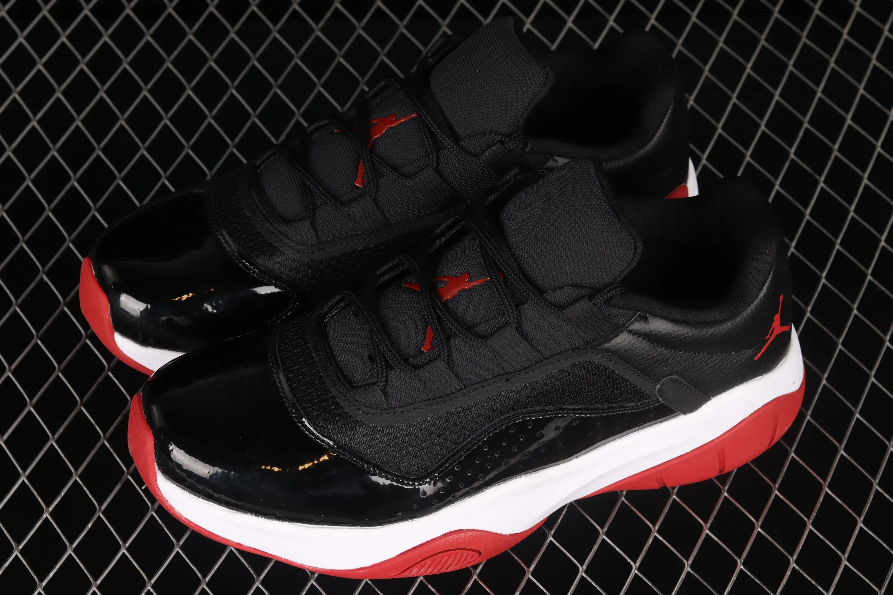 All categories Air Jordan Jordan series basketball shoes Air Jordan 11 Air Jordan 11 CMFT Low AJ11 Joe 11 patent leather black and red low-top anti-slip shock-absorbing basketball shoes DM0844-005